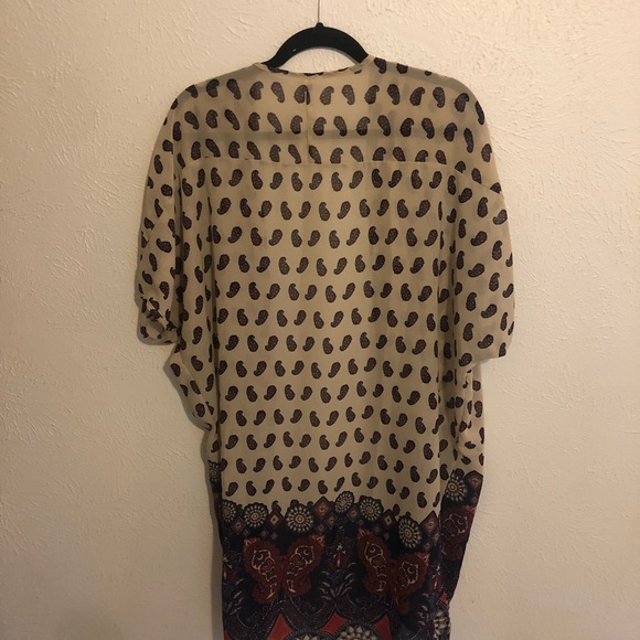 Beautiful polyester tunic! - Picture 2 of 4